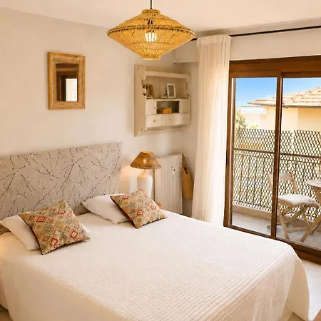 Sunny Terrace With Great View- Port, & Garibaldi- 3 شقة